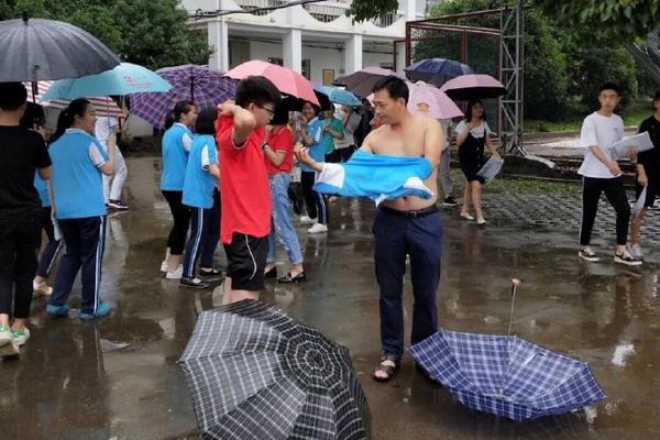 身家2000億貝佐斯前妻又離婚了 結(jié)婚不滿兩年