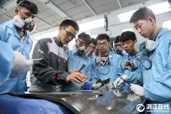 踐行社會主義核心價值觀|背受傷女孩下山 公交駕駛員獲贊