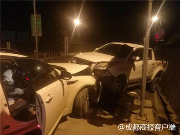 著名車評(píng)人袁啟聰暴力路況測(cè)試三臺(tái)老年代步車，最后一臺(tái)亮了