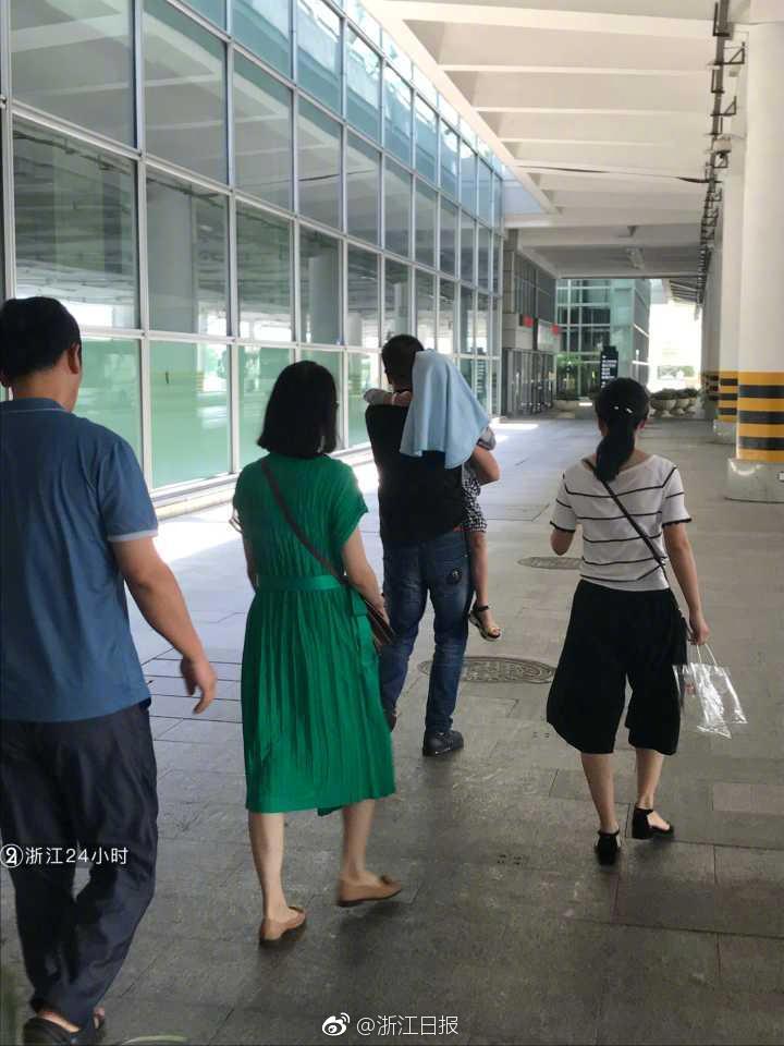 李雨桐發(fā)文疑似懟薛之謙,李小璐中槍