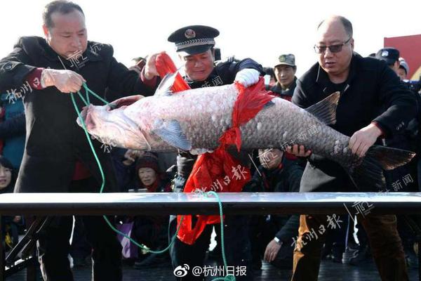 國內最大容積LNG儲罐在山東升頂成功
