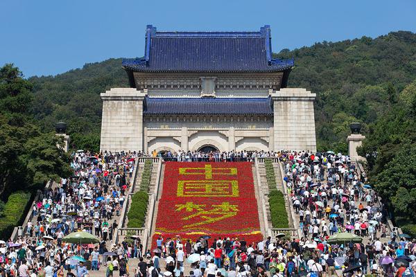 賽虹橋街道開展“門前三包”整治宣傳活動