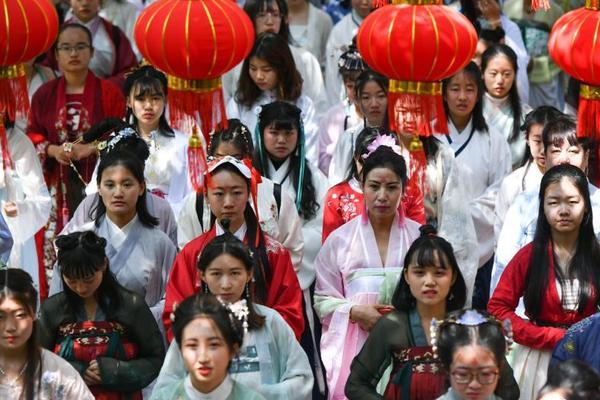 中國與白俄羅斯簽訂20項(xiàng)協(xié)議 華為等15家企業(yè)入駐中白工業(yè)園