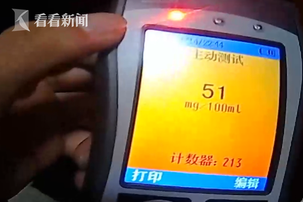 Adobe新推出了一款電子感應裙，好玩