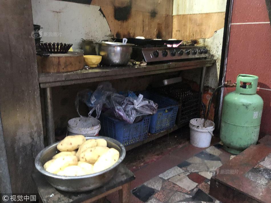 林允兒學生服超短裙, 唱跳《青春修煉手冊》
