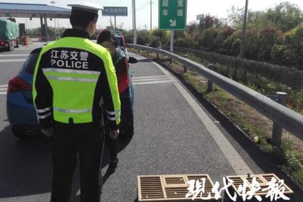 《魷魚游戲》里的那座玻璃橋，道破了韓國階級社會的全部秘密