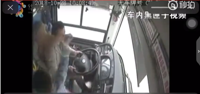 天降神兵,義薄云天,廣西一男子偶遇車禍現場徒手救出6人