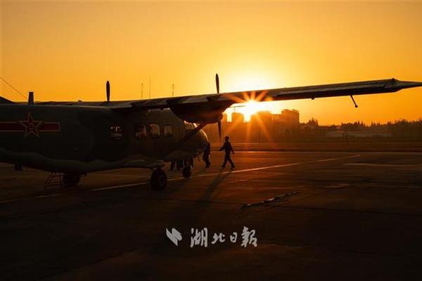 國(guó)門(mén)初開(kāi)的時(shí)候，凡是因?yàn)楣ぷ骰驅(qū)W習(xí)或參觀出國(guó)的人都要經(jīng)過(guò)培訓(xùn)