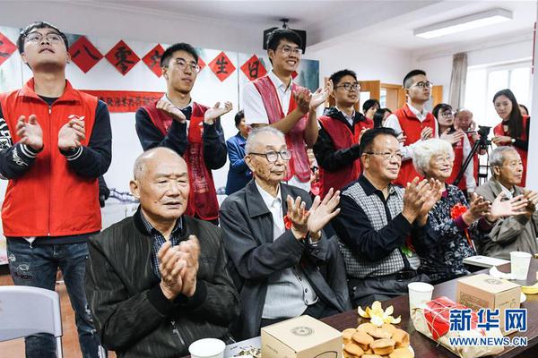 村口賣出的每張王卡，都是騰訊的流量收割機