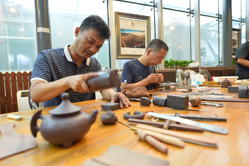 濟(jì)南軌交R3線裴家營站將圍擋施工