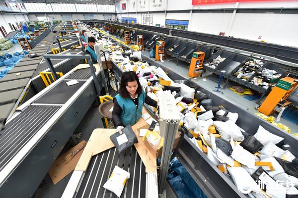 豐富服務內容 增加就餐補貼 市民圍繞建設社區(qū)食堂建言獻策