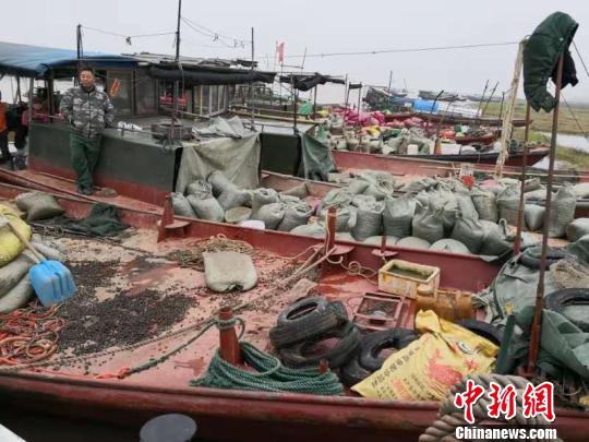 濟南軌交R3線裴家營站將圍擋施工