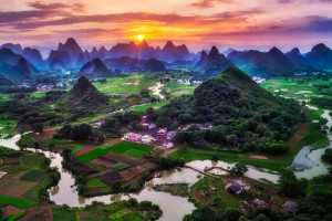 濟(jì)南發(fā)雷電預(yù)警：今天中午到明晨有較強(qiáng)雷電，局部有冰雹