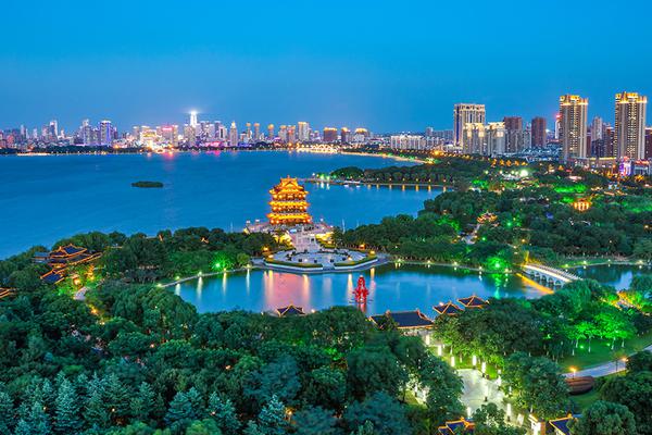 冬奧元素扮靚夜空 他們的身影無處不在 濟南師生共赴冬奧之約